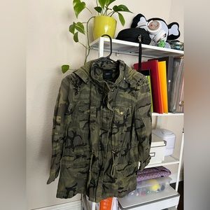 Camo jacket, studded on the shoulders!